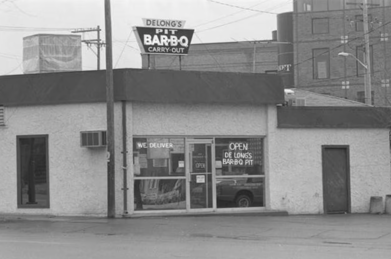 Image of exterior of Delong BBQ in Detroit