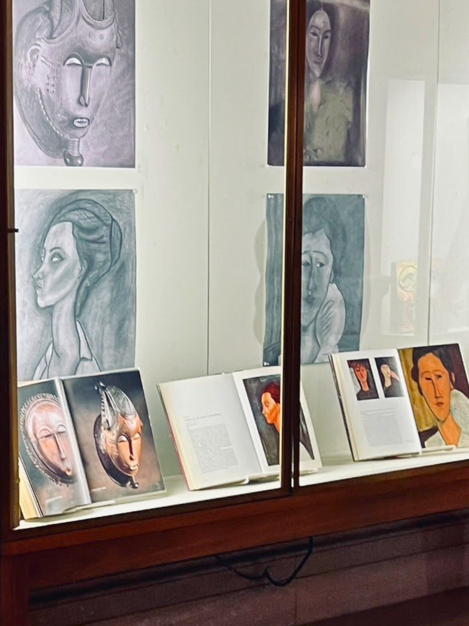 2025_02_GLI_Community_MusicLegacyLight_RomanieoGolphinJr_ArtGalery.O Golden Limousine International was proud to provide transportation for Romanieo Golphin Jr. and his recital guests for his special evening - Music, Legacy, & Light at the Detroit Public Library.