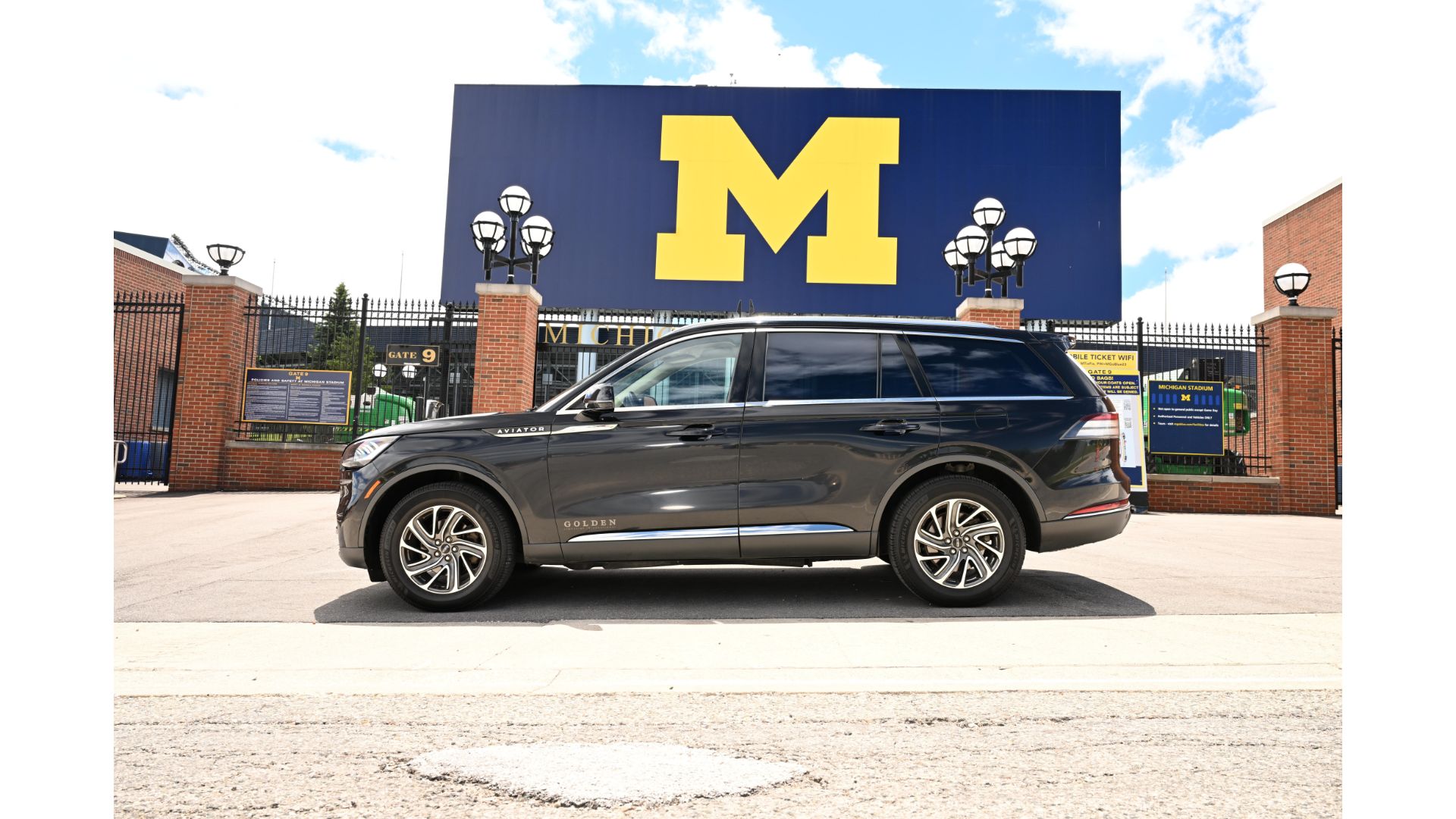 Golden Limousine International Aviator - our late model SUV for all your daily travel needs.